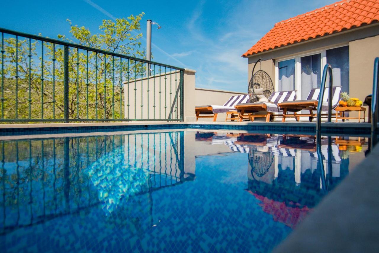 Holiday Home Moliva Donje Sitno Exterior photo